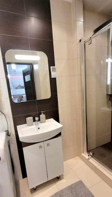 Modern Sandy Down Town, Aquapark, Free Parking Apartament *